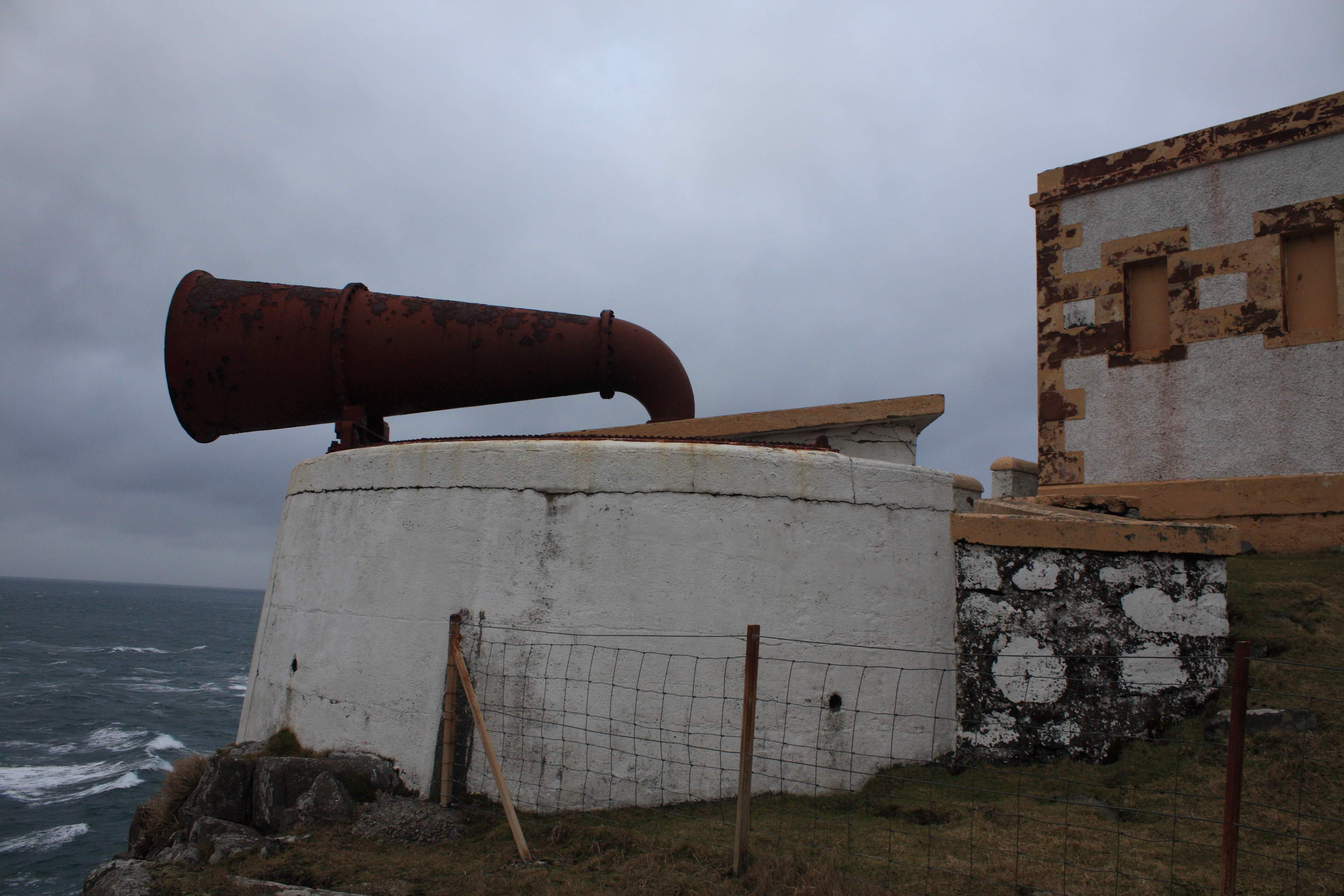 Monster foghorn