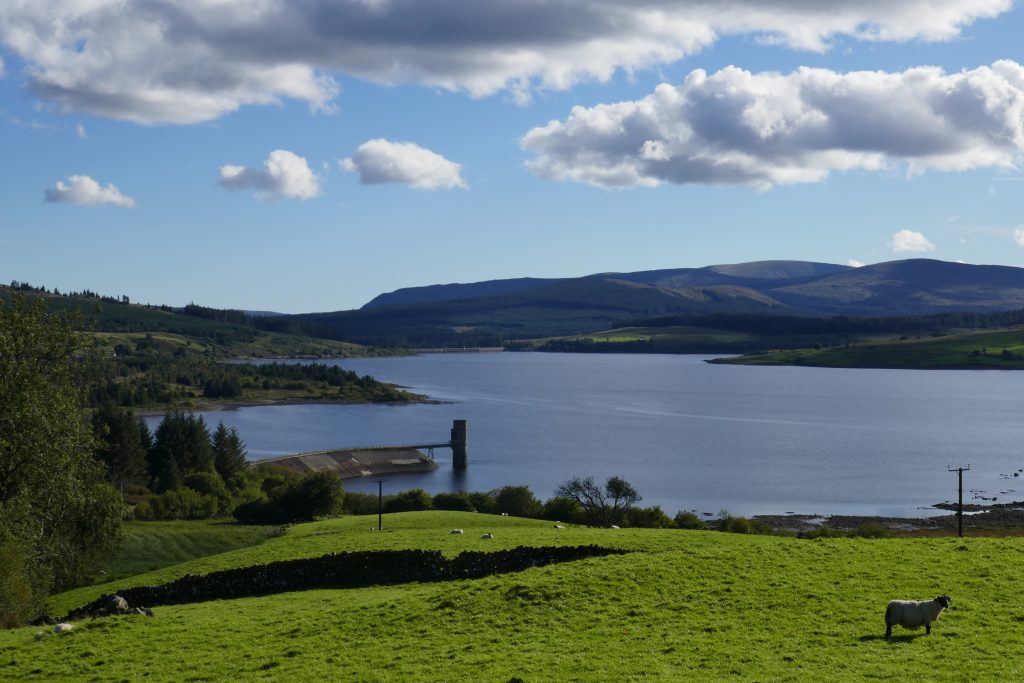 Clatteringshaws Loch